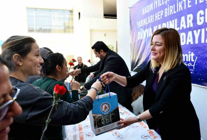 Depremzede Kadınlara Hijyen Paketi