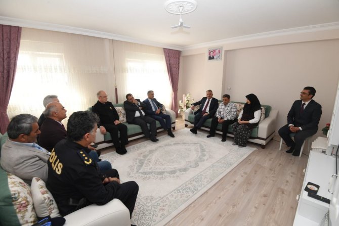 Vali Yazıcı, Dünya Kadınlar Günü’nde Şehit Annelerini Unutmadı