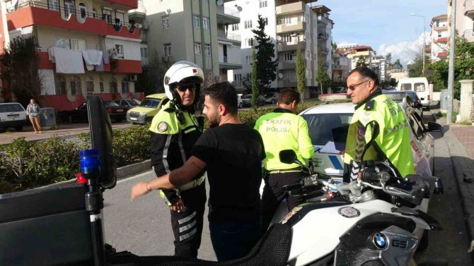 Motosiklet İle Otomobil Çarpıştı: 1 Yaralı