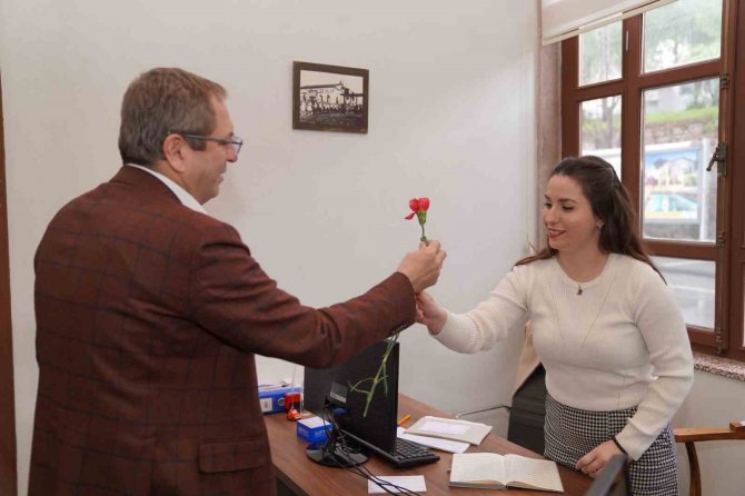 Ayvalık Belediye Başkanı Ergin, “Cinsiyete Dayalı Ayrımcılıkla Mücadele Etmeliyiz”