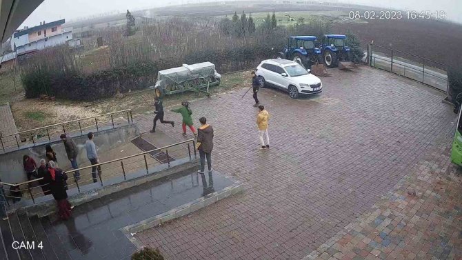 Depremden Ötürü Köye Giden Ailenin, Akrabaları Tarafından Darp Edildiği İddiası