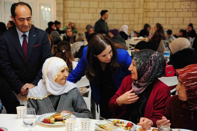 Balçova’da Depremzede Kadınlarla Dayanışma Kahvaltısı