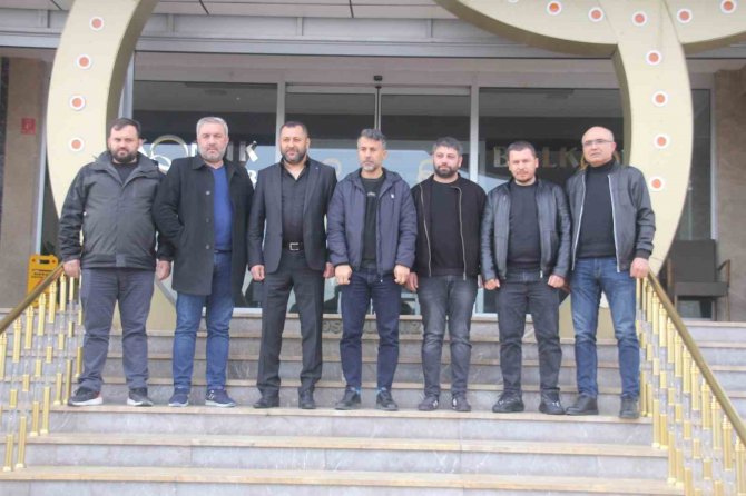 Sedat Sarıkaya; "Bu Bir Bayrak Yarışı"