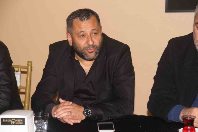 Sedat Sarıkaya; "Bu Bir Bayrak Yarışı"