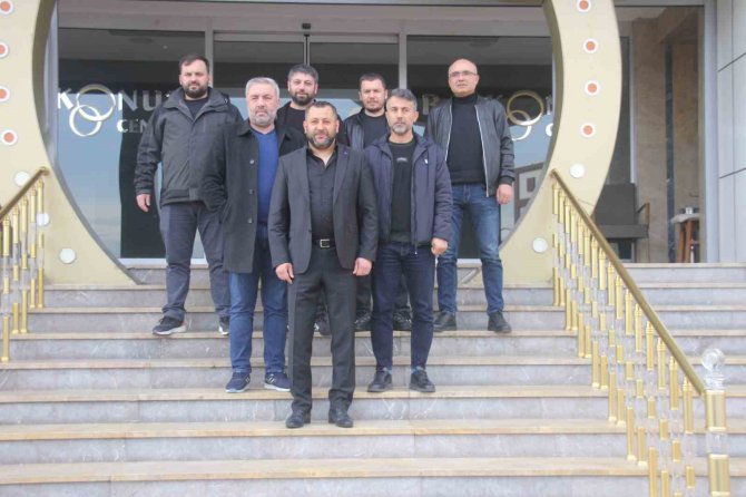 Sedat Sarıkaya; "Bu Bir Bayrak Yarışı"