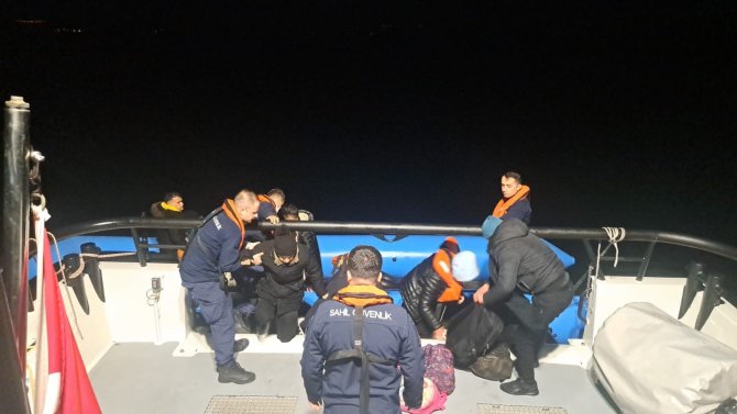 Ayvalık Açıklarında 33 Düzensiz Göçmen Kurtarıldı