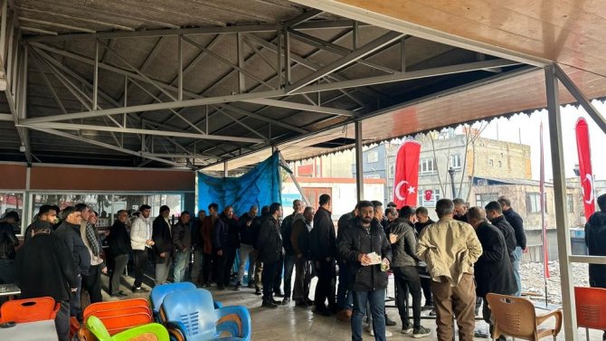 Başkan Işık’tan Depremzedelere Moral Ziyareti