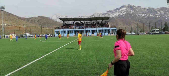 Batman’da Erkekler Oynadı, Kadınlar Yönetti