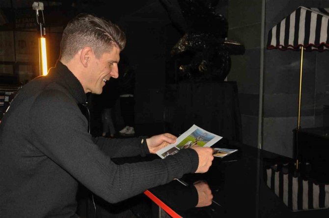 Mario Gomez: "Beşiktaş Her Zaman Kalbimde Olacak"