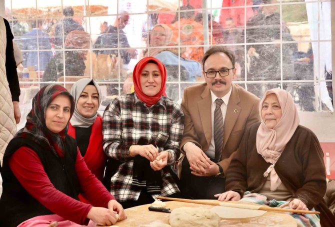 Depremzede Vatandaşlar İçin Hayır Çarşısı Kuruldu