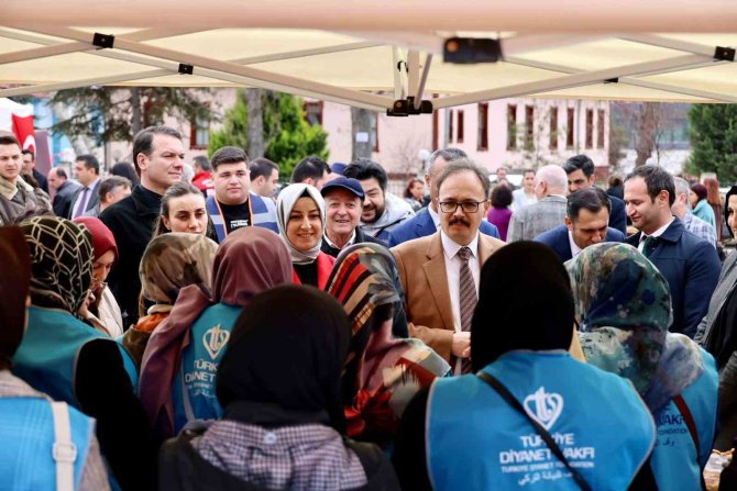 Depremzede Vatandaşlar İçin Hayır Çarşısı Kuruldu