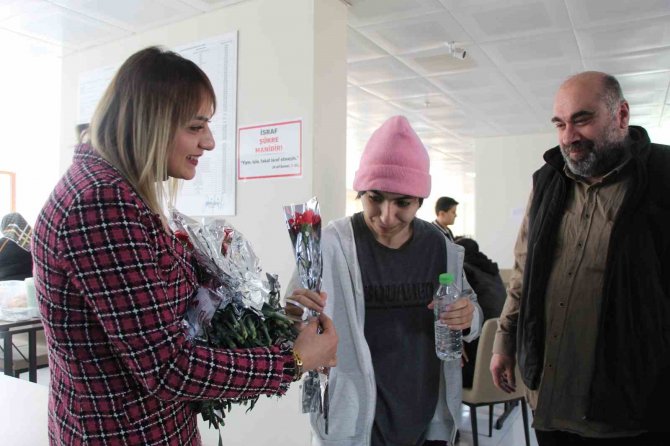 Kadınlar Günü’nde Depremzedeler Unutulmadı