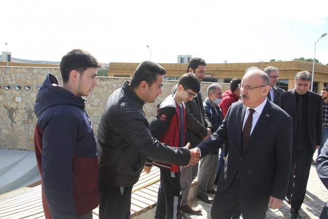 Vali Karadeniz Kula’daki Depremzede Vatandaşları Ziyaret Etti