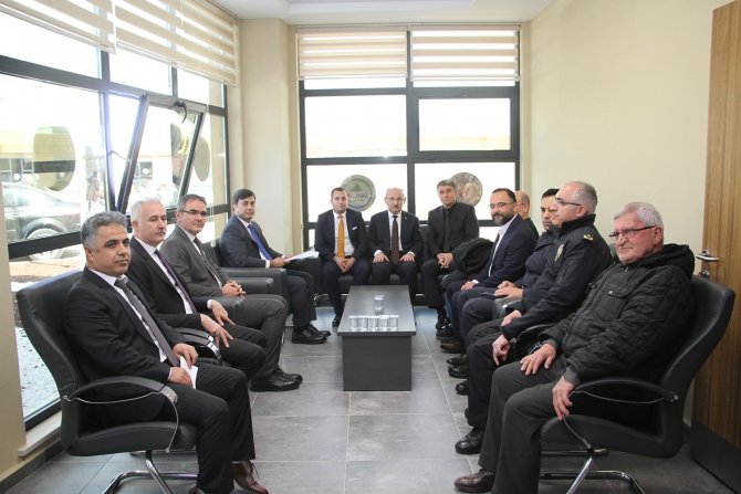 Vali Karadeniz Kula’daki Depremzede Vatandaşları Ziyaret Etti