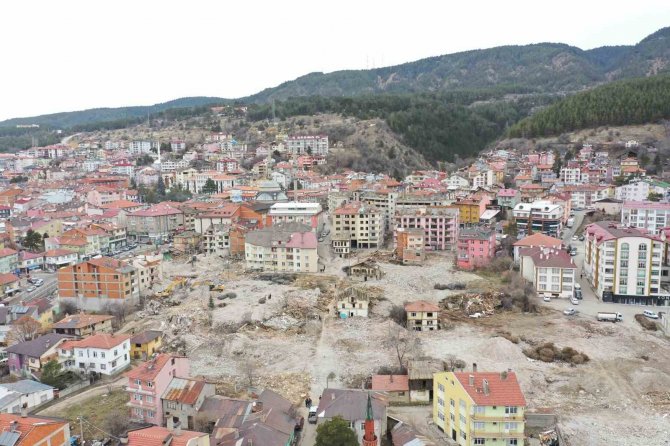 Fay Hattı Üzerinde Bulunan 700’ün Üzerinde Bina Yıkılıyor