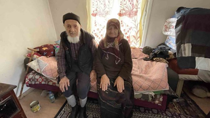 Yaşlı Çift ’Kefen Parası’nı Depremzedeler İçin Bağışladı