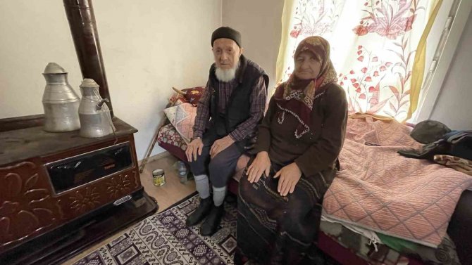 Yaşlı Çift ’Kefen Parası’nı Depremzedeler İçin Bağışladı