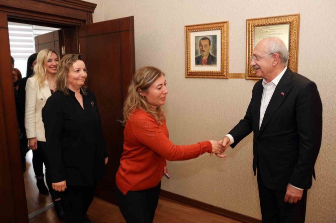 Chp Genel Başkanı Kılıçdaroğlu, Genel Merkez Kadın Personeli İle Bir Araya Geldi
