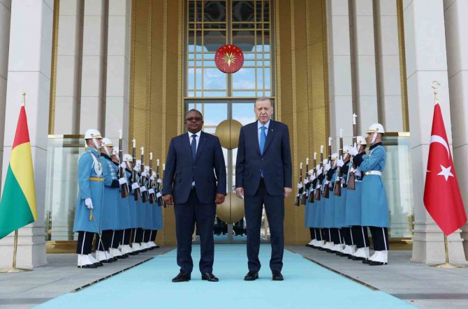 Cumhurbaşkanı Recep Tayyip Erdoğan, Gine Bissau Cumhurbaşkanı Cissoko Embalo İle Bir Araya Geldi.