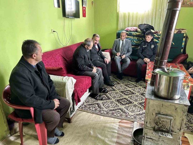 Damal Kaymakamı Cembekli, Depremzede Aileleri Ziyaret Etti