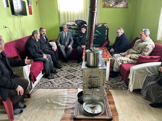 Damal Kaymakamı Cembekli, Depremzede Aileleri Ziyaret Etti