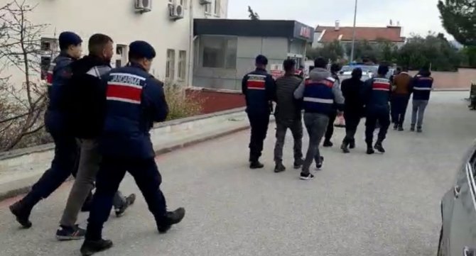 Evlerinde Yakalanan Hırsızlık Şebekesi Tutuklandı