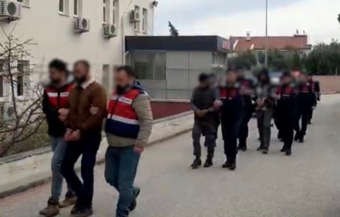 Evlerinde Yakalanan Hırsızlık Şebekesi Tutuklandı