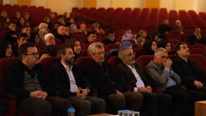 Erzurum’da Deprem Şehitleri İçin Eller Semaya Açıldı