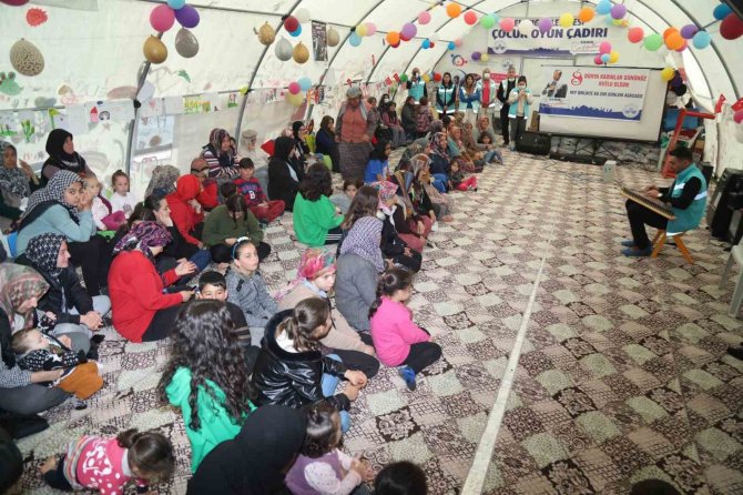 Elazığ Belediyesi Depremzede Kadınları Yalnız Bırakmadı