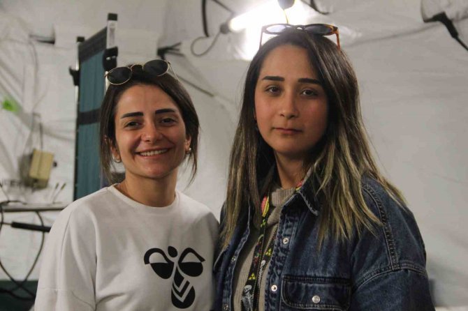 Hataylı Depremzede Kadın Sağlıkçıların Dünya Kadınlar Günü Mesaisi