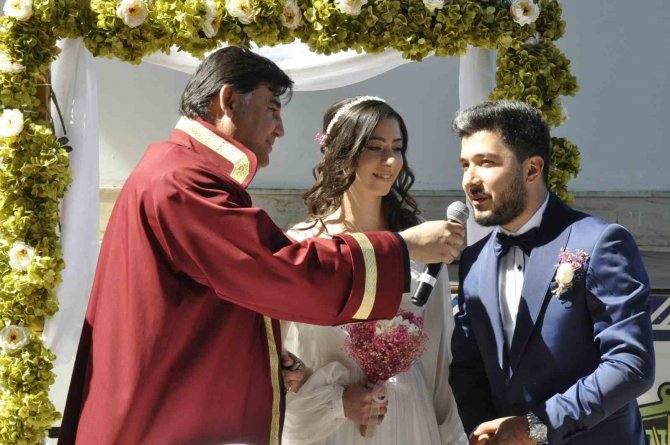 Depremzede Çift Fethiye’de Evlendi