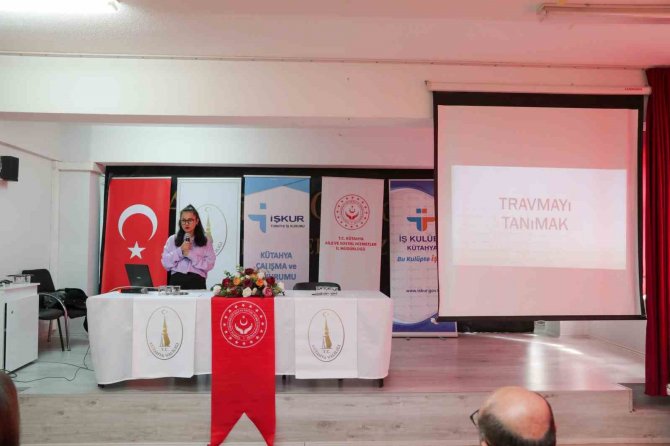 Kütahya’da Depremzede Kadınlara Yönelik Konferans
