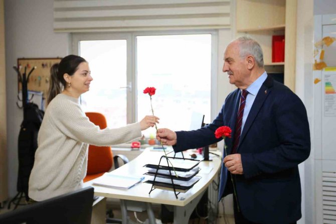 Başkan Aygün, Kadınların Gününü Kutladı