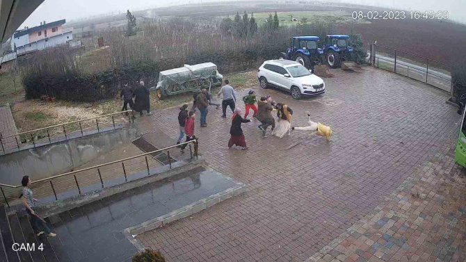 Depremden Ötürü Köye Giden Ailenin, Akrabaları Tarafından Darp Edildiği İddiası