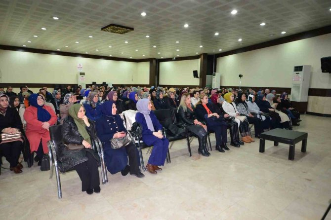 Eğitimci Yazar Dilek Cesur Gedizlilerle Buluştu