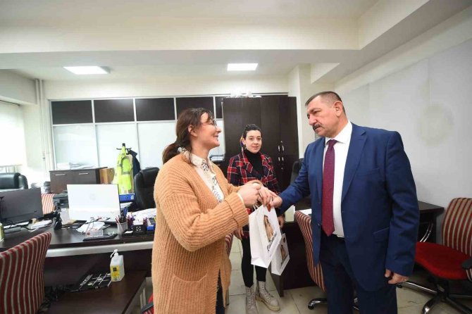 Başkan Vidinlioğlu, Çalışan Kadın Personellerin Dünya Kadınlar Günü’nü Kutladı