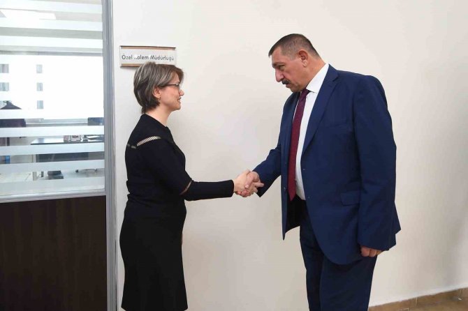 Başkan Vidinlioğlu, Çalışan Kadın Personellerin Dünya Kadınlar Günü’nü Kutladı