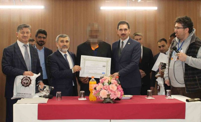 Yabancı Uyruklu 2 Mahkûm Hristiyanlıktan İ̇slamiyet’e Geçti
