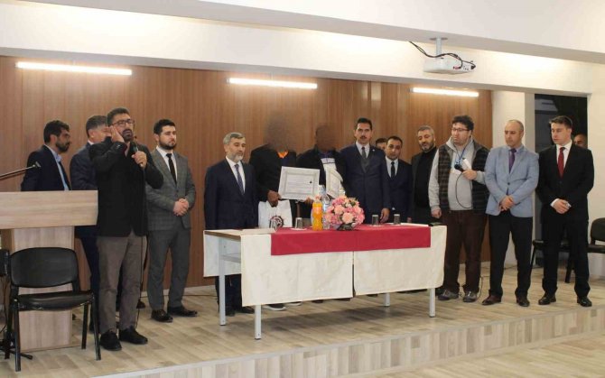 Yabancı Uyruklu 2 Mahkûm Hristiyanlıktan İ̇slamiyet’e Geçti
