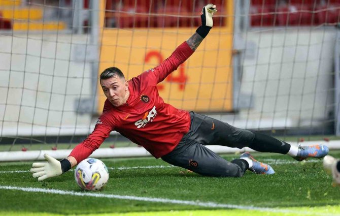 Muslera Takımla Birlikte Çalışmalara Başladı