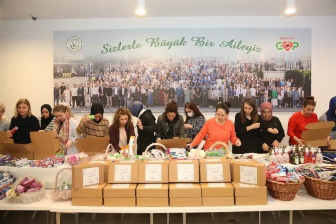 Gaziosmanpaşa Belediyesi Depremzede Kadınlara 8 Mart’ta Hijyen Seti Ulaştırdı
