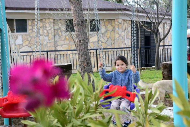 Germencik’te Depremzede Çocuklar İçin Oyun Parkı Kuruldu