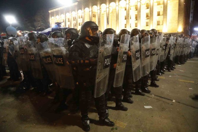Gürcistan’da Parlamento Önündeki Protestoda 66 Gözaltı