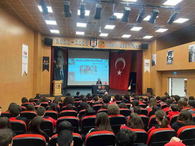 “Yeni Kuşak Feministler Güzellik Algısını Dönüştürecek”