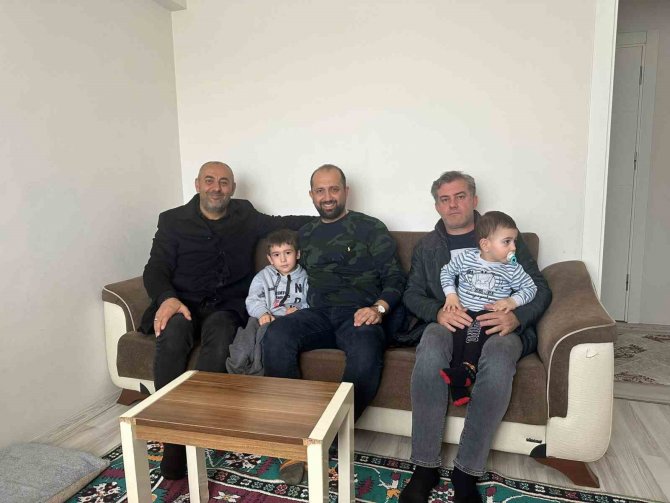Hak-i̇ş, ’Kadınlar Günü’nde Depremzede Aileleri Ziyaret Etti