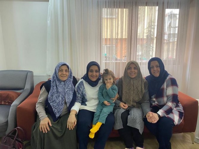 Hak-i̇ş, ’Kadınlar Günü’nde Depremzede Aileleri Ziyaret Etti