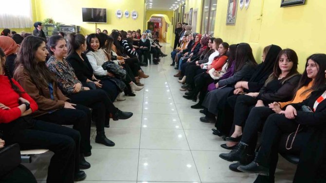 Yüksekovalılar Dünya Kadınlar Günü’nü Depremzedelere Adadılar