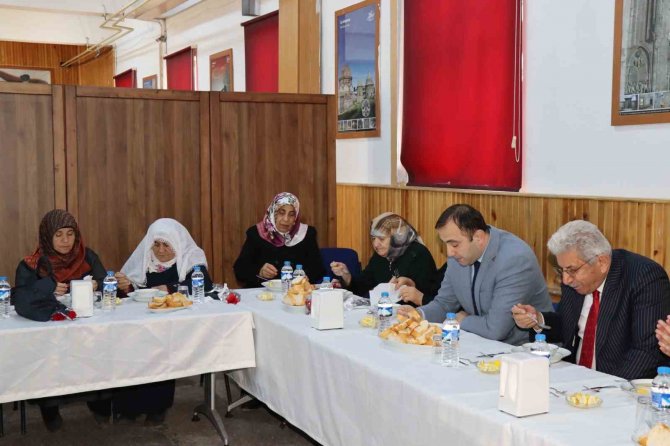 8 Mart Dünya Kadınlar Günü Oltu’da Kutlandı