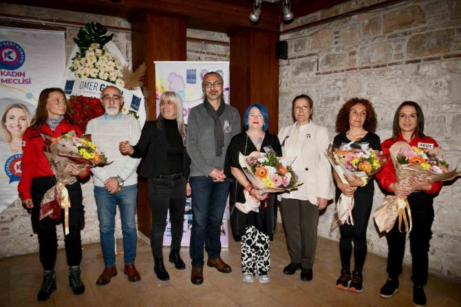 Kuşadası’nda “Kadınlar Her Yerde” İsimli Söyleşi Gerçekleştirildi