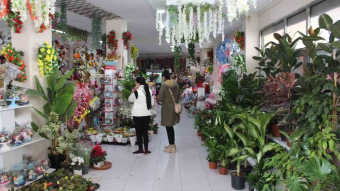 Çiçekçilerde Kadınlar Günü Yoğunluğu